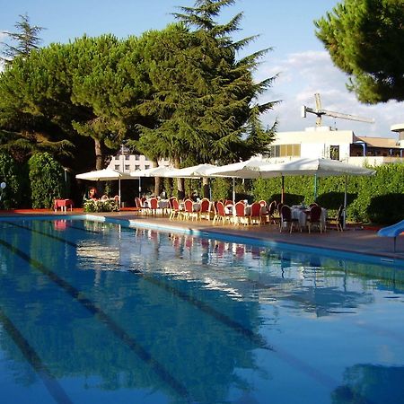 לטינה Park Hotel מראה חיצוני תמונה