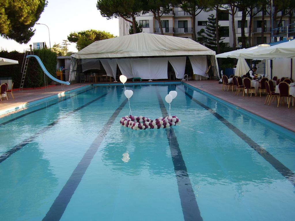 לטינה Park Hotel מראה חיצוני תמונה