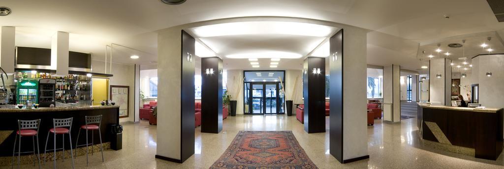 לטינה Park Hotel מראה חיצוני תמונה