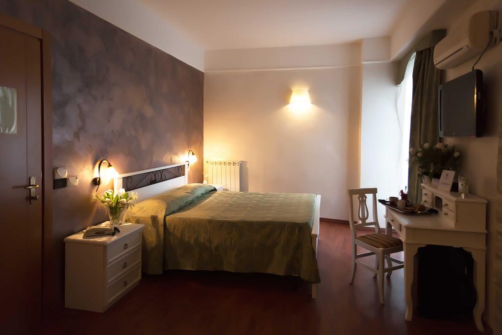 לטינה Park Hotel מראה חיצוני תמונה