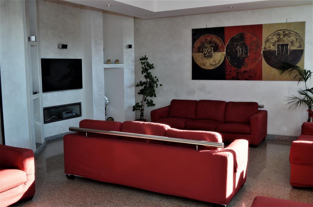 לטינה Park Hotel מראה חיצוני תמונה