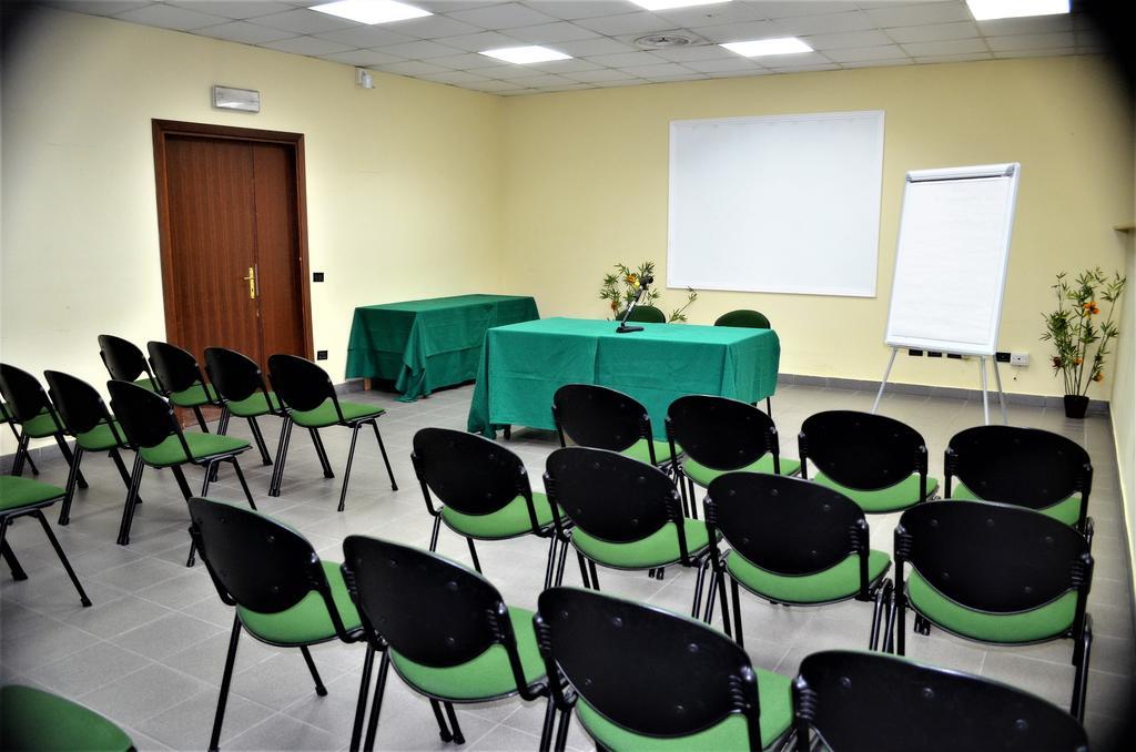 לטינה Park Hotel מראה חיצוני תמונה