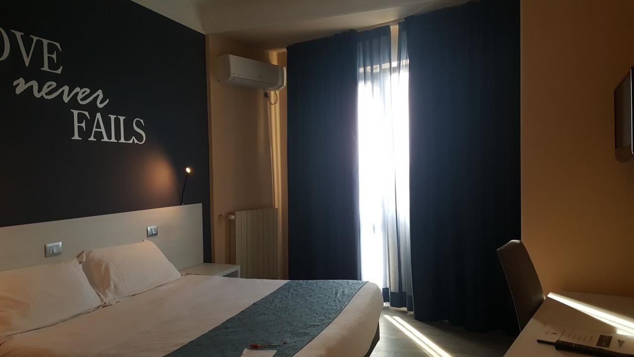 לטינה Park Hotel מראה חיצוני תמונה