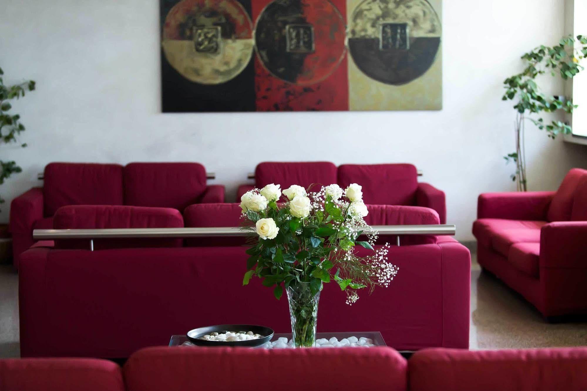 לטינה Park Hotel מראה חיצוני תמונה