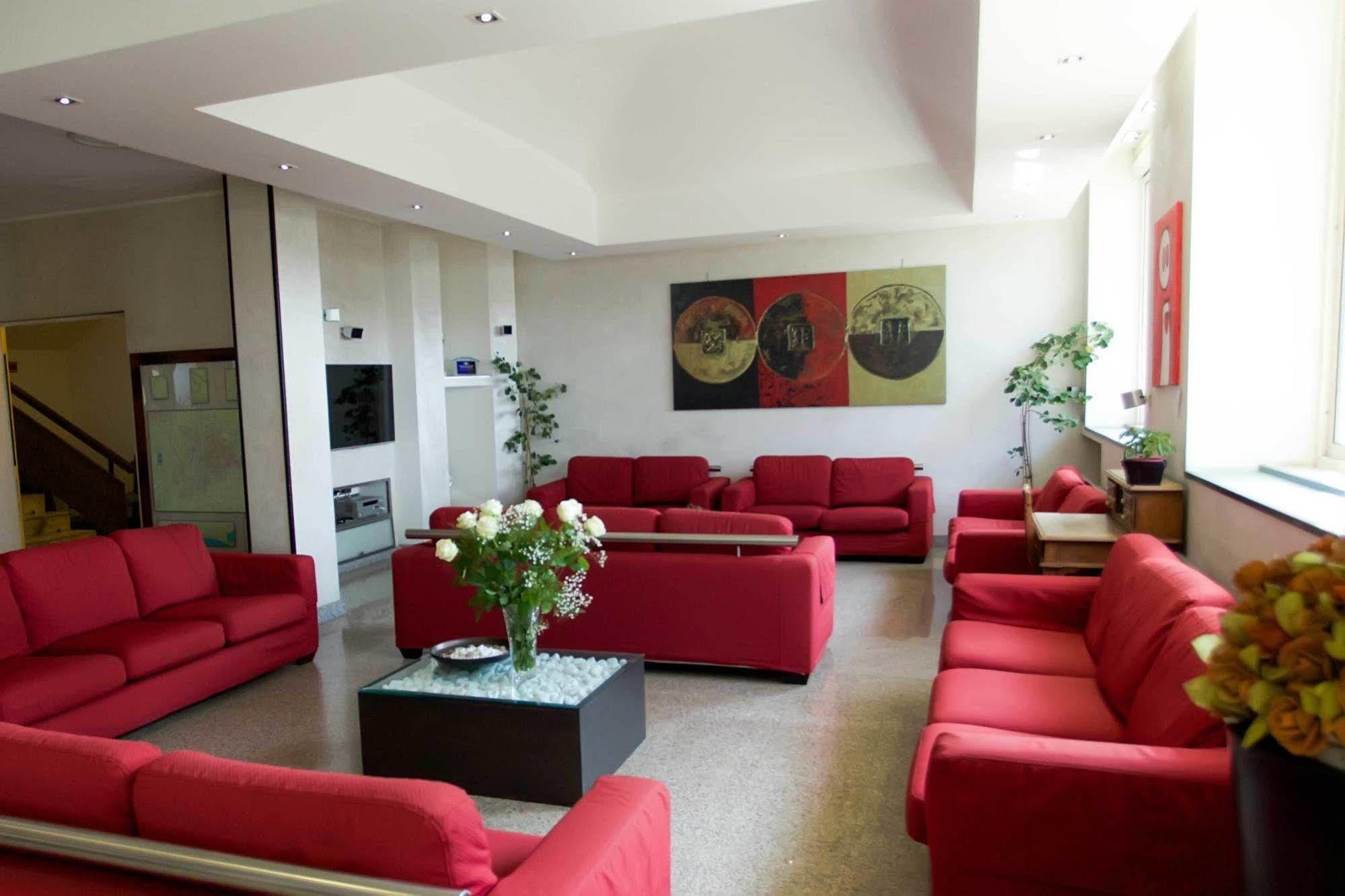 לטינה Park Hotel מראה חיצוני תמונה