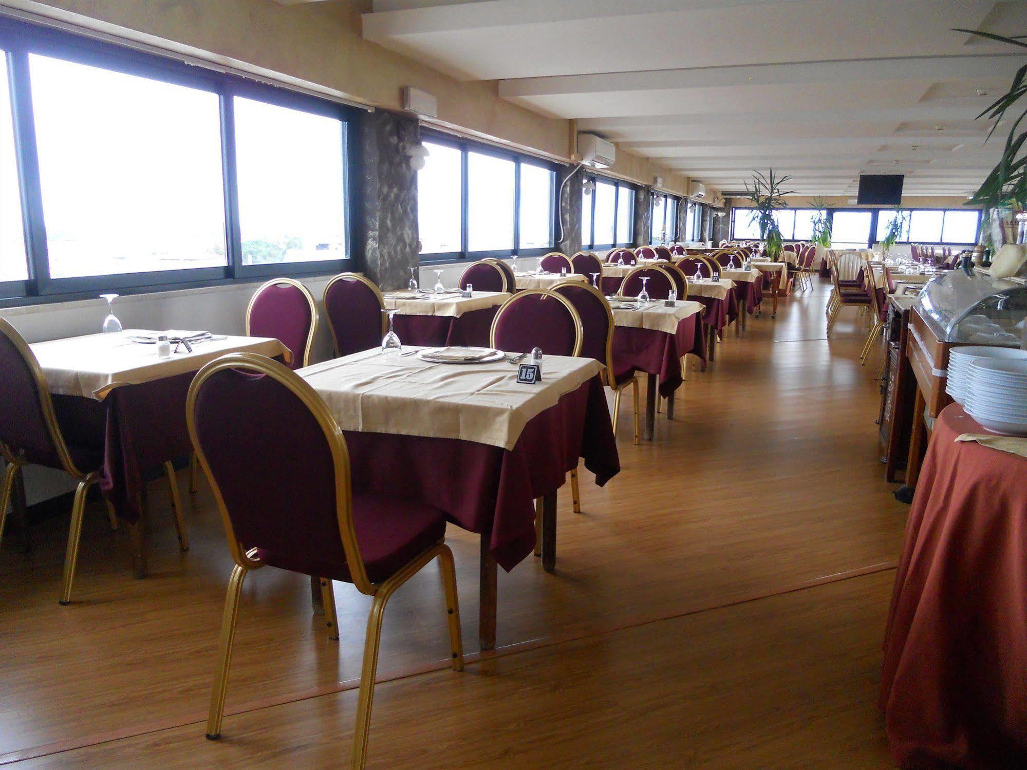 לטינה Park Hotel מראה חיצוני תמונה