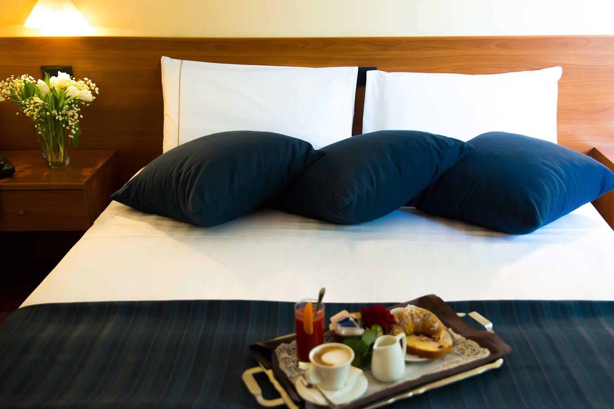 לטינה Park Hotel מראה חיצוני תמונה