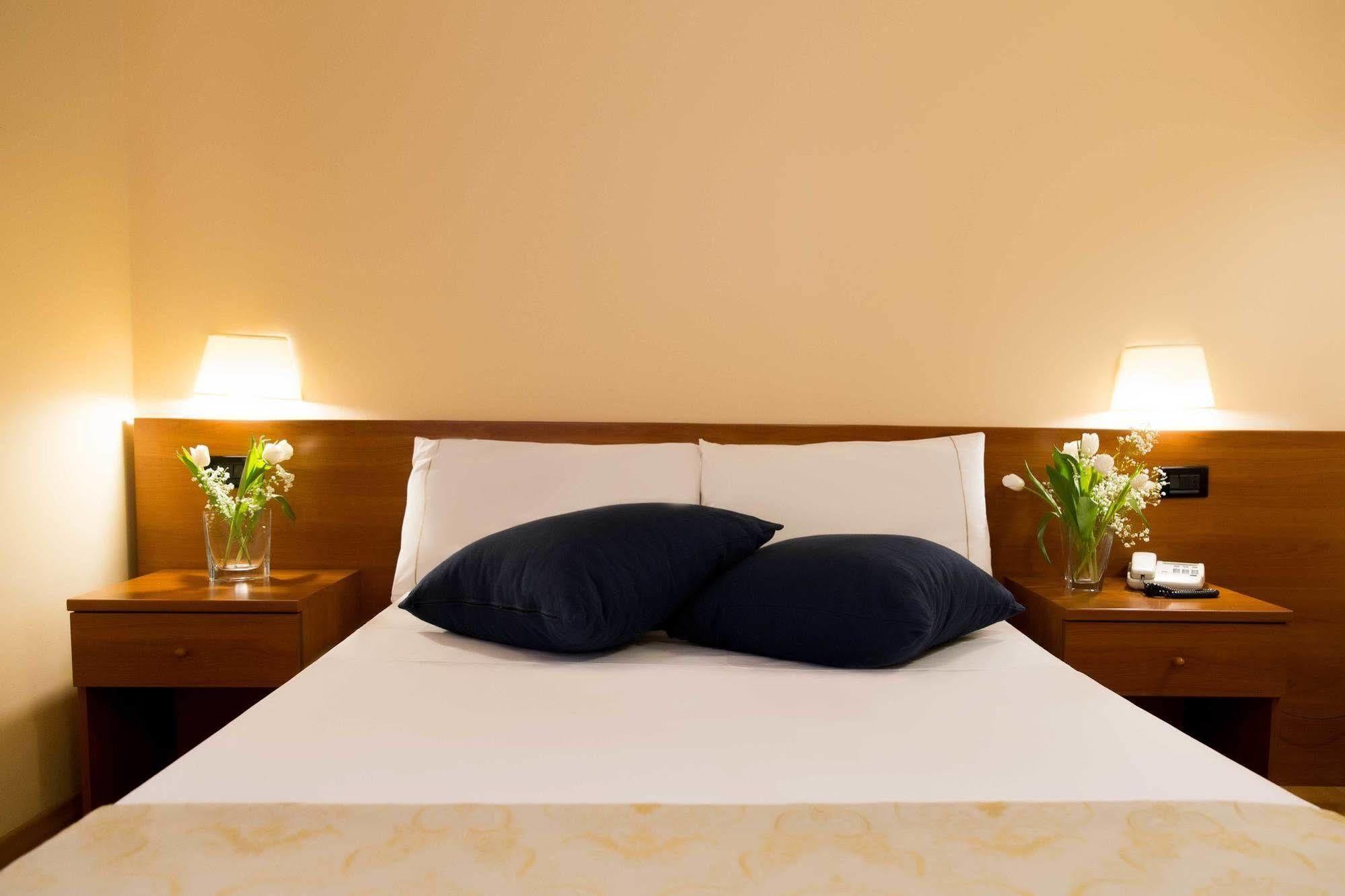 לטינה Park Hotel מראה חיצוני תמונה