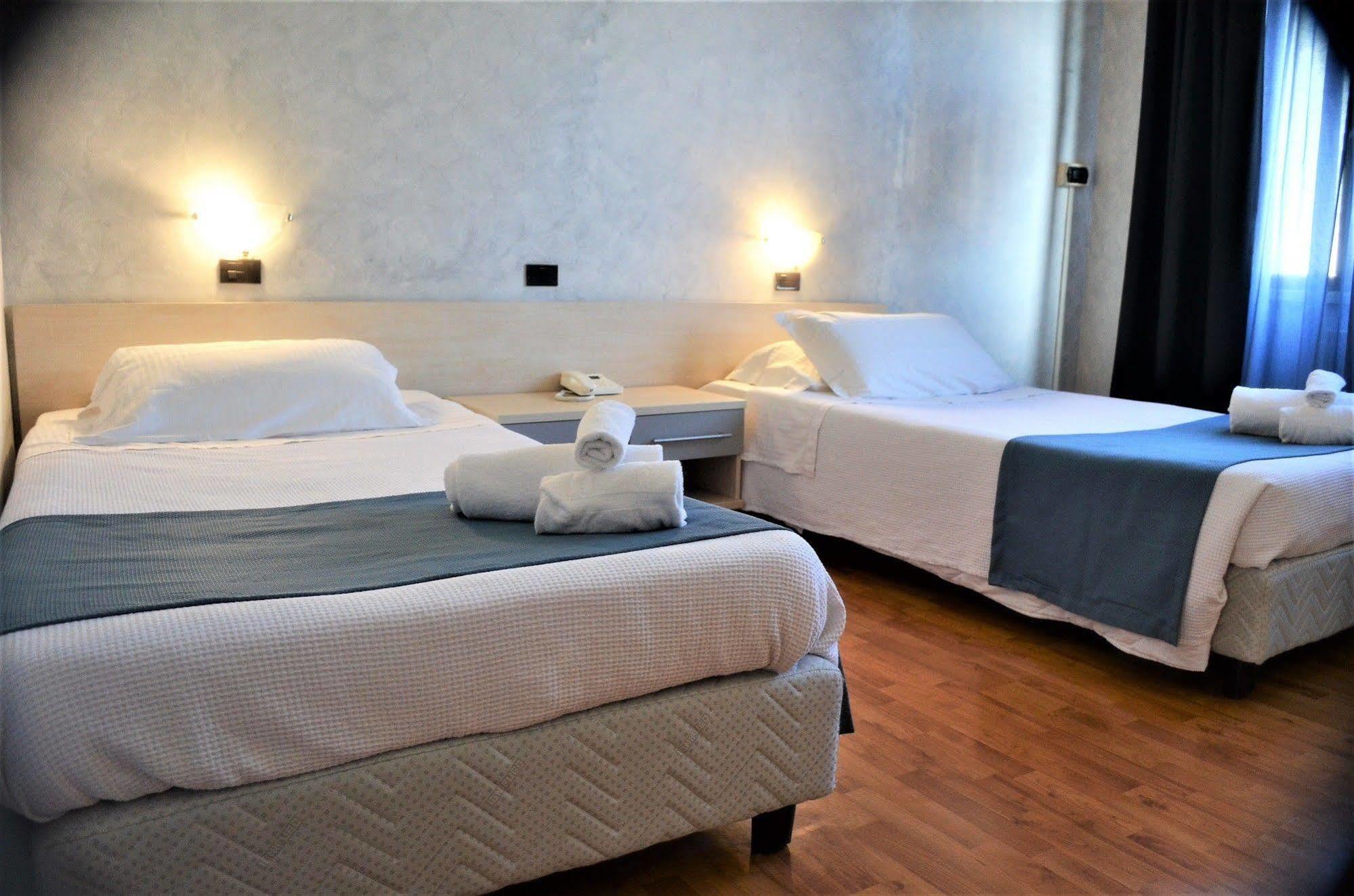 לטינה Park Hotel מראה חיצוני תמונה