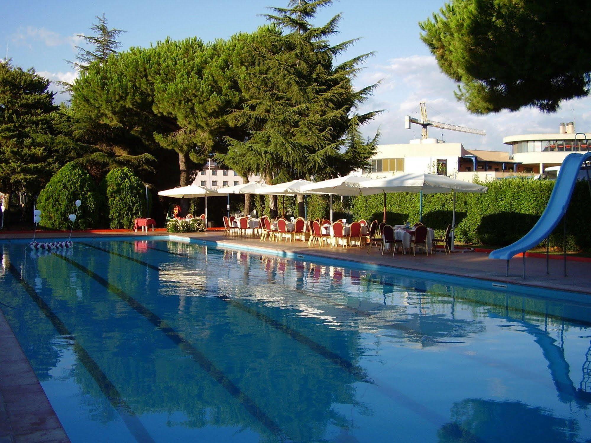 לטינה Park Hotel מראה חיצוני תמונה
