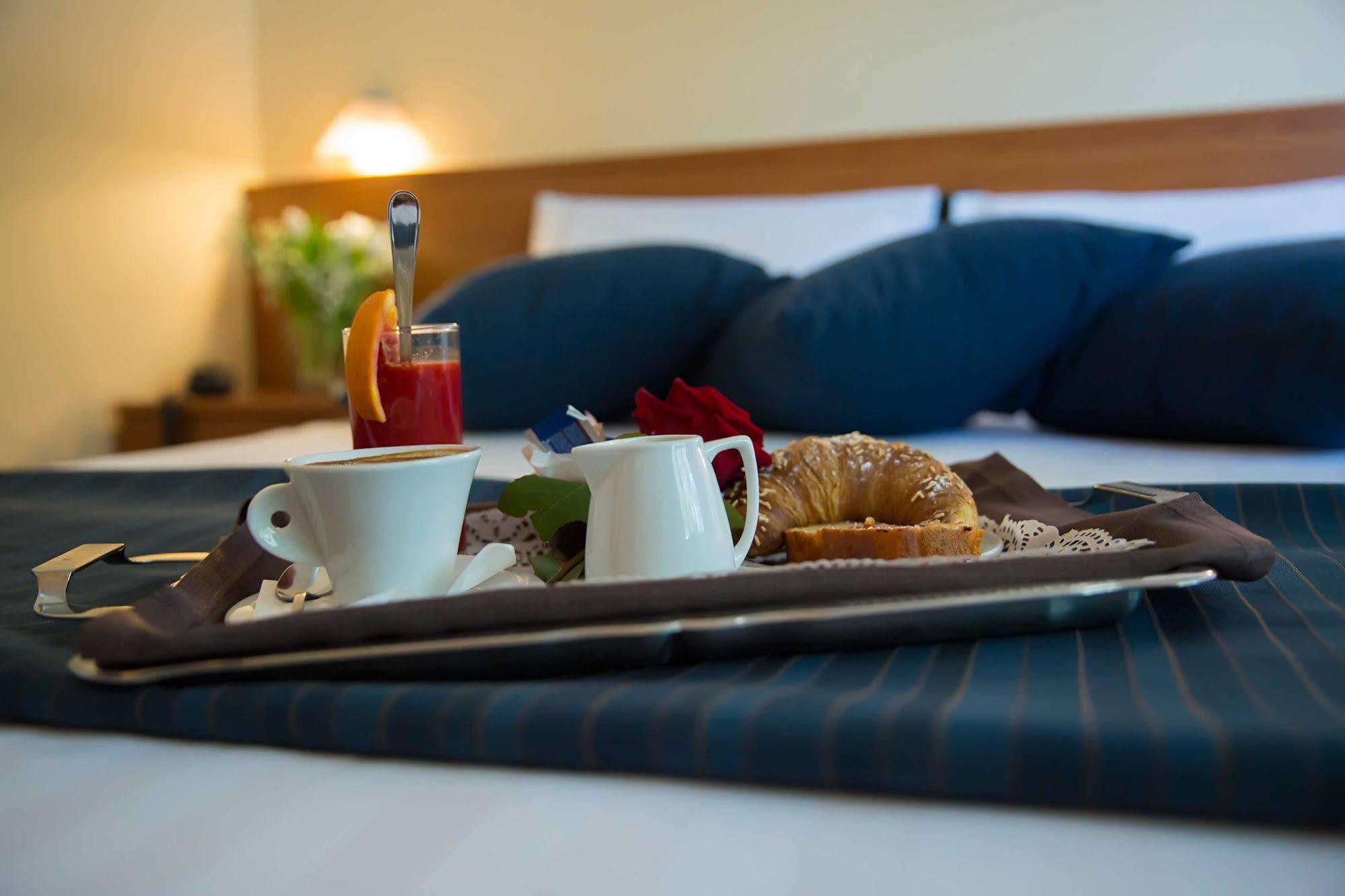 לטינה Park Hotel מראה חיצוני תמונה