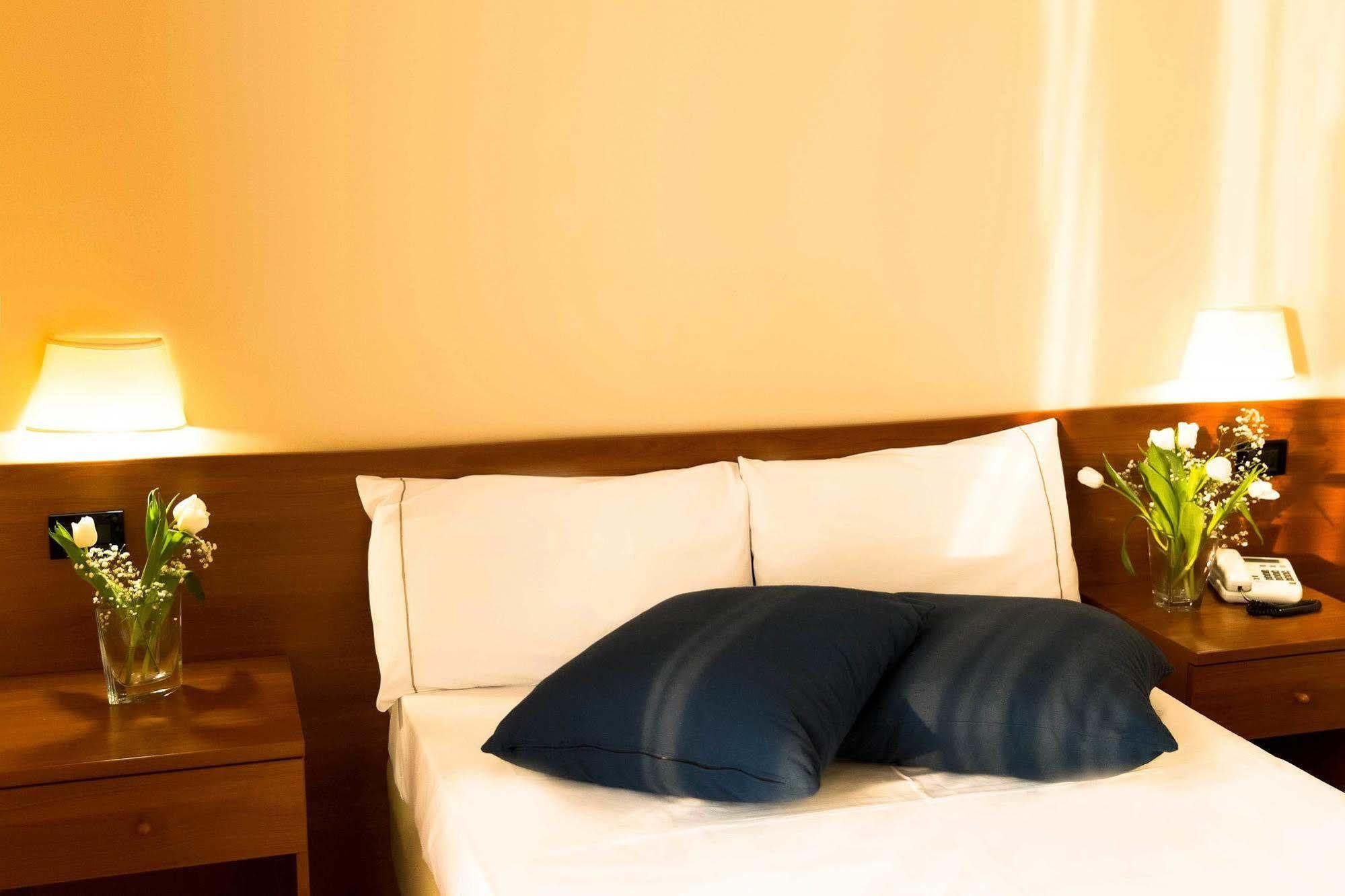 לטינה Park Hotel מראה חיצוני תמונה