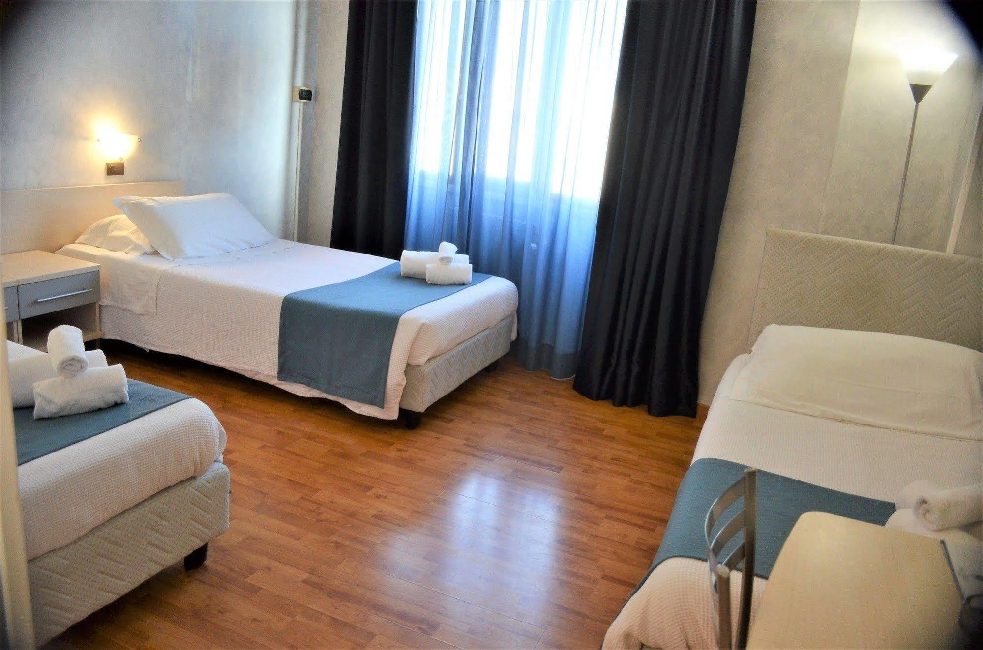 לטינה Park Hotel מראה חיצוני תמונה