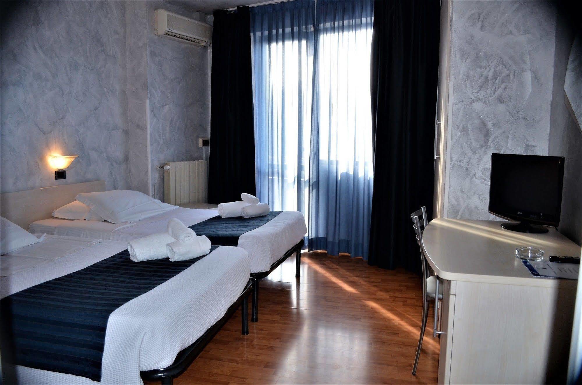 לטינה Park Hotel מראה חיצוני תמונה