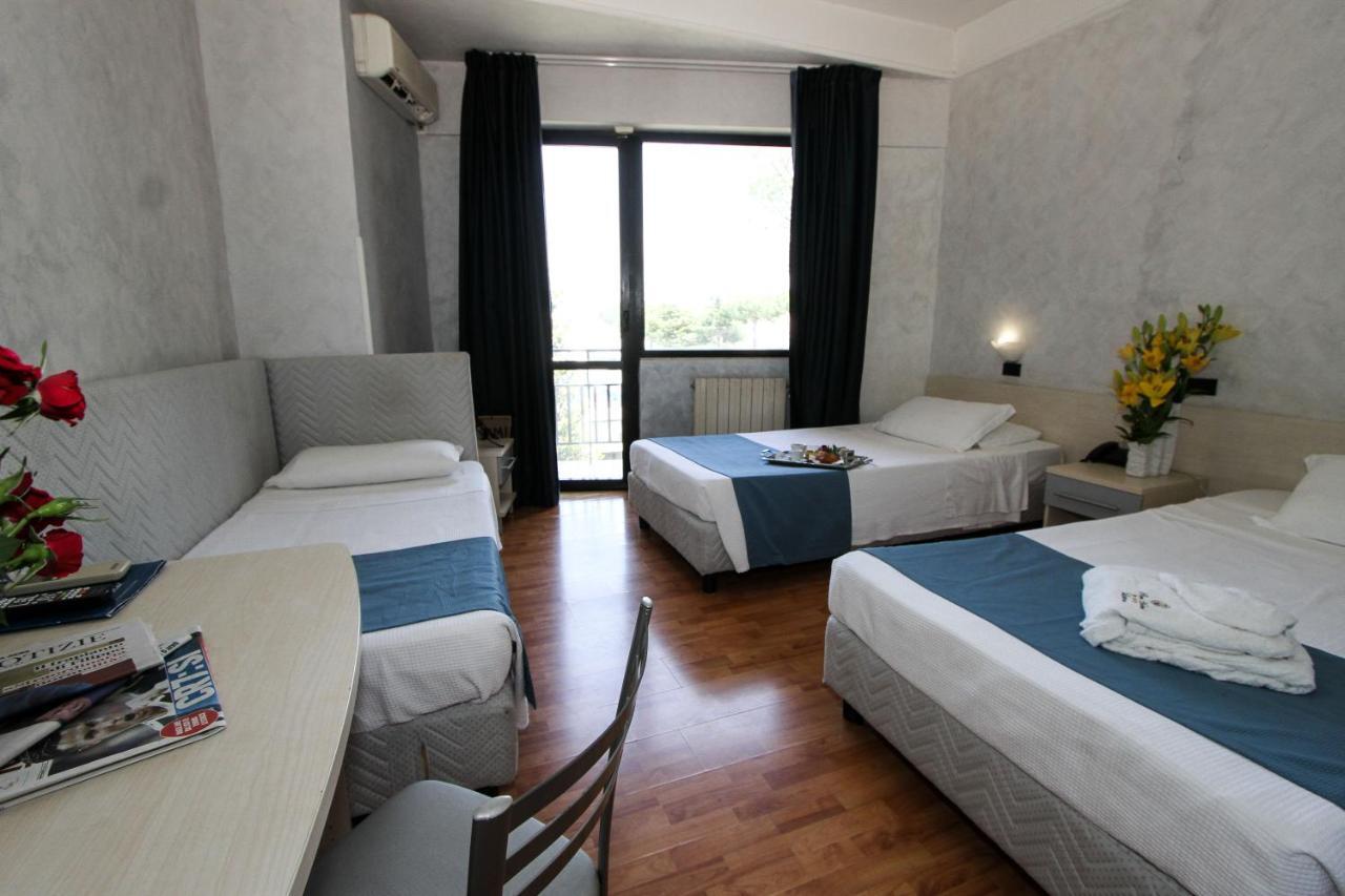 לטינה Park Hotel מראה חיצוני תמונה